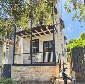 The Euroka Cottage 3bdr home and studio Heritage Home near CBD, Sydney